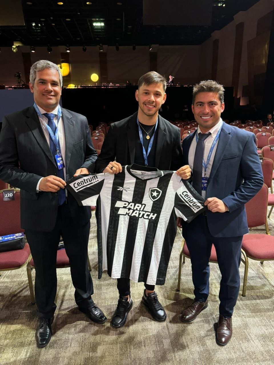 Óscar Romero celebra acerto com o Botafogo e avalia grupo da Libertadores