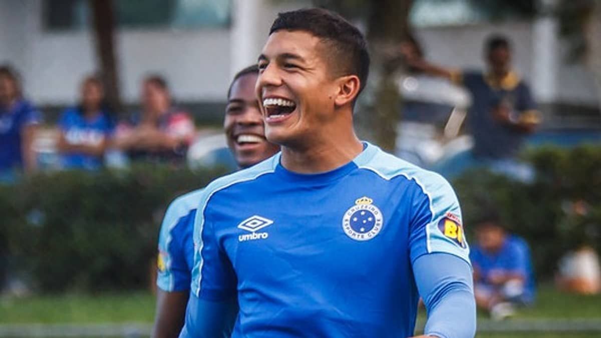Ex-Cruzeiro, Lucas Romero agita torcida com postagem nas redes sociais; veja