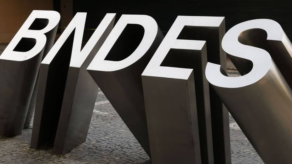 Romeu Zema espera 'bom senso' após governo federal anunciar financiamento do BNDES para outros países; parlamentares ficam divididos  