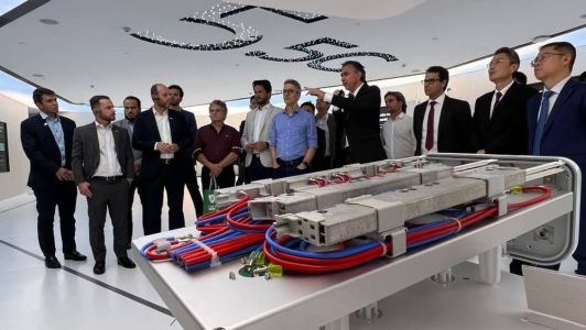 Romeu Zema visitou fábrica da gigante chinesa Huawei