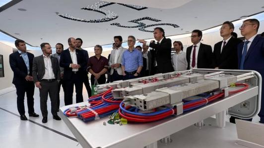 Romeu Zema visitou fábrica da gigante chinesa Huawei