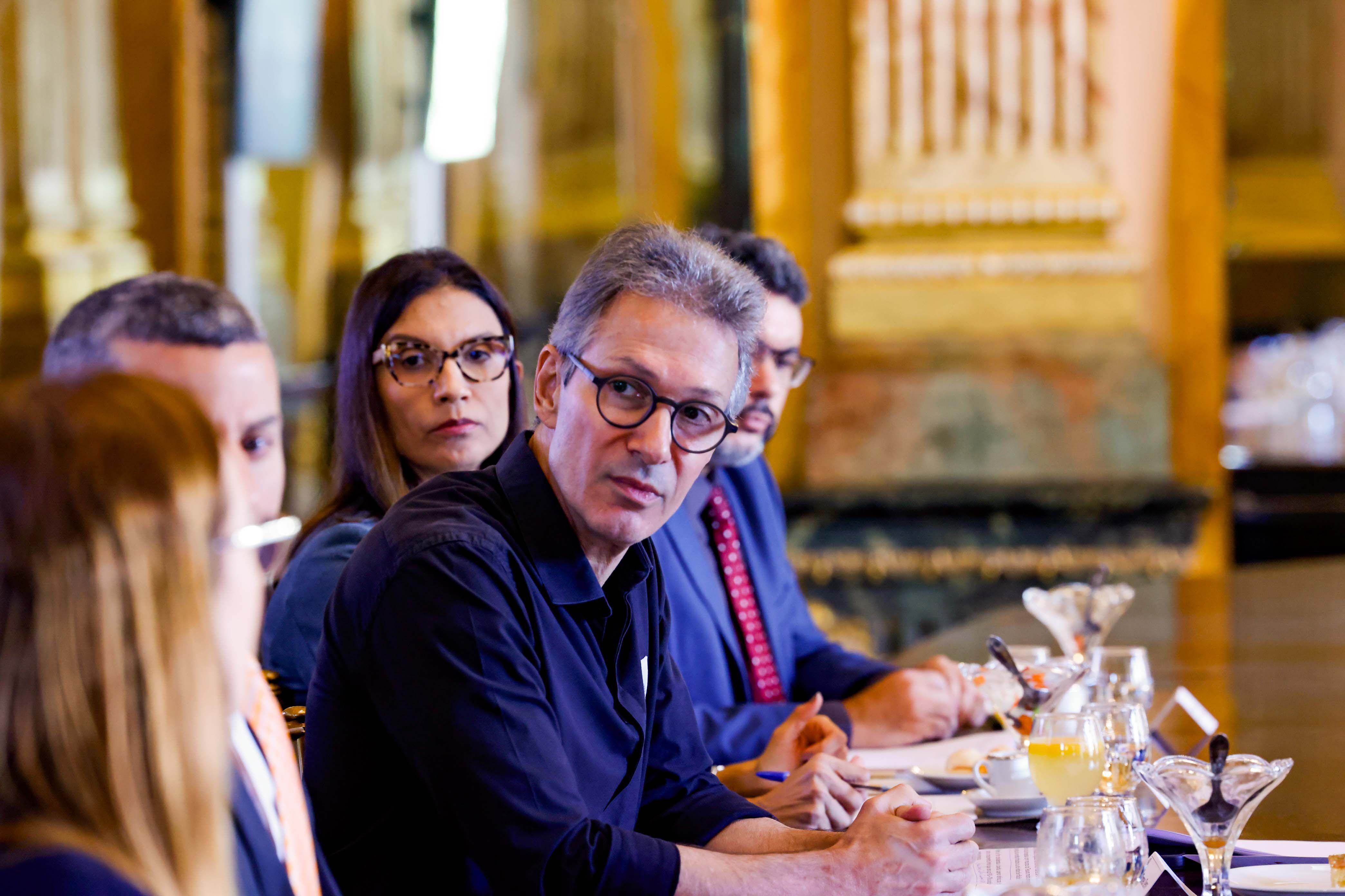 Fórum Esfera: Zema diz ser contra autoritarismo após afirmar que ditadura era 'interpretação'