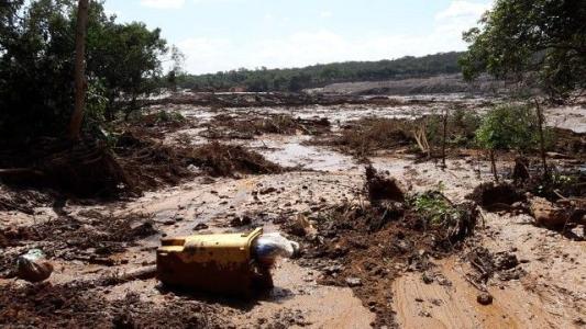 Vista de área afetada pelo derramamento de lama causado por rompimento de barragem em Brumadinho