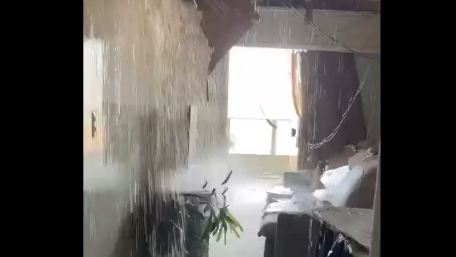 Vídeo: adutora da Copasa rompe e 'cachoeira' invade casas em Contagem, na Grande BH