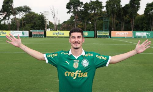 O meia Rómulo Otero revelou na tarde desta sexta-feira, ao ser apresentado na Cidade do Galo, que se emocionou muito após ter sua transferência acertada para o clube alvinegro, no que ele considera ser o maior desafio de sua carreira.