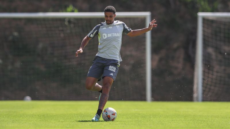 Rômulo elege referências no Atlético e revela 'frio na barriga' para jogo da Libertadores