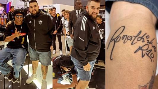Ronaldinho autografou a perna direita do torcedor, que tatuou a assinatura de R10