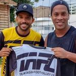 Ronaldinho vai reencontrar parceiro multicampeão de futevôlei em BH; saiba quem