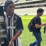 Atlético: Justiça manda bloquear R$ 8,4 milhões por dívida com Ronaldinho 