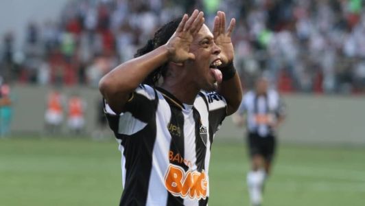 Ronaldinho Gaúcho durante partida pelo Atlético em 2013