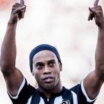 Em litígio com o Atlético, Ronaldinho relembra primeiro jogo pelo clube