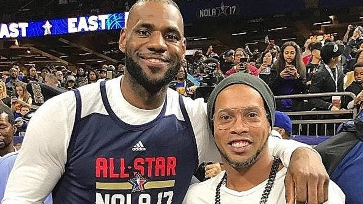 Ronaldinho parabeniza LeBron James por recorde de pontos na NBA: 'Vc é fo#@!'