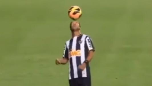 Pretendido pelo Palmeiras, Ronaldinho Gaúcho deve ter o futuro definido somente em janeiro, quando vai ocorrer uma reunião entre Assis (empresário e irmão do jogador) e o presidente do Atlético, Alexandre Kalil.  O encontro foi confirmado por Assis,