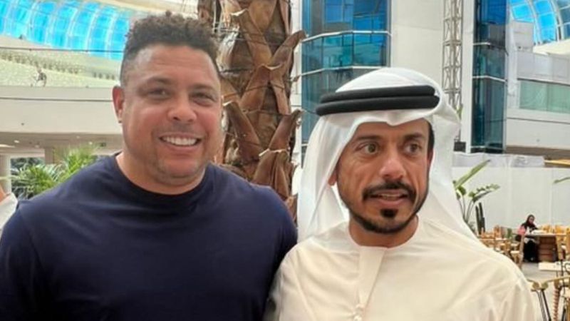 Investidor do Cruzeiro, Ronaldo se encontra com xeiques e dá presentes nos Emirados