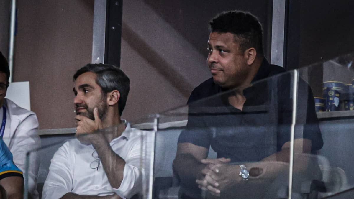 Cruzeiro: em silêncio, Ronaldo é alvo de protestos no Mineirão