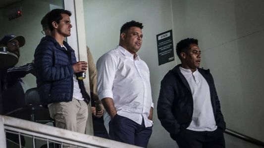 Ronaldo assistiu à vitória do Cruzeiro sobre o Grêmio em um camarote no Independência