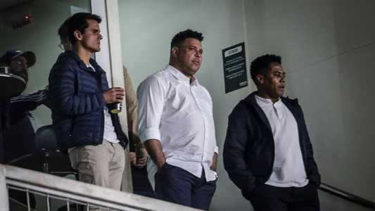 Ronaldo assistiu à vitória do Cruzeiro sobre o Grêmio em um camarote no Independência