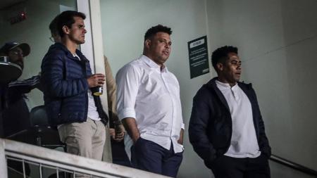Ronaldo assistiu à vitória do Cruzeiro sobre o Grêmio em um camarote no Independência