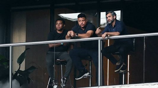 Ronaldo assistiu derrota do Cruzeiro para o América ao lado de Elias e Gabriel Lima