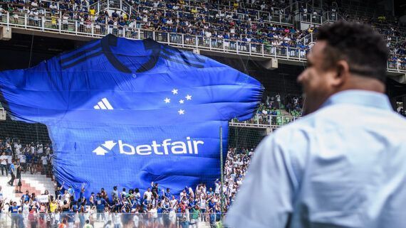 Pacotão de notícias do Cruzeiro: proposta de patrocínio milionário e futuro de goleiro