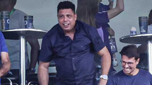 Ronaldo celebra vitória do Cruzeiro sobre o Santos