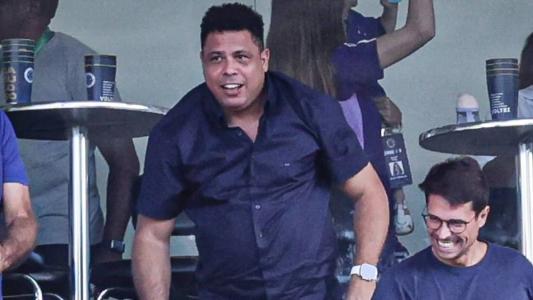Ronaldo celebra vitória do Cruzeiro sobre o Santos