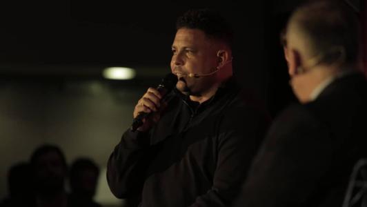 Ronaldo durante entrevista no México em fevereiro de 2020