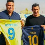 Ronaldo visita time de CR7 na Arábia Saudita e ganha camisa do Al-Nassr