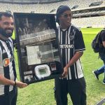 Ronaldinho elogia Arena MRV e projeta acompanhar Atlético: 'Vou estar sempre aqui'