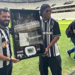 Ronaldinho elogia Arena MRV e projeta acompanhar Atlético: 'Vou estar sempre aqui'
