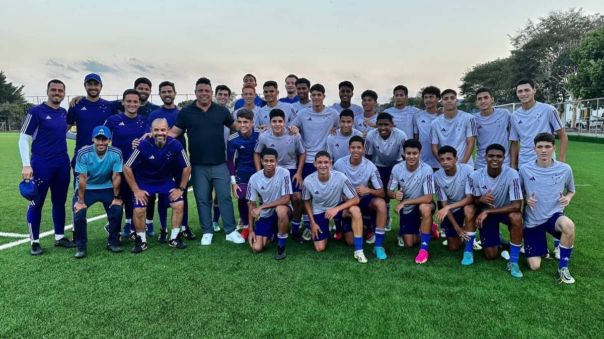 Em BH, Ronaldo acompanha treino do Sub-17 do Cruzeiro na Toca da Raposa II