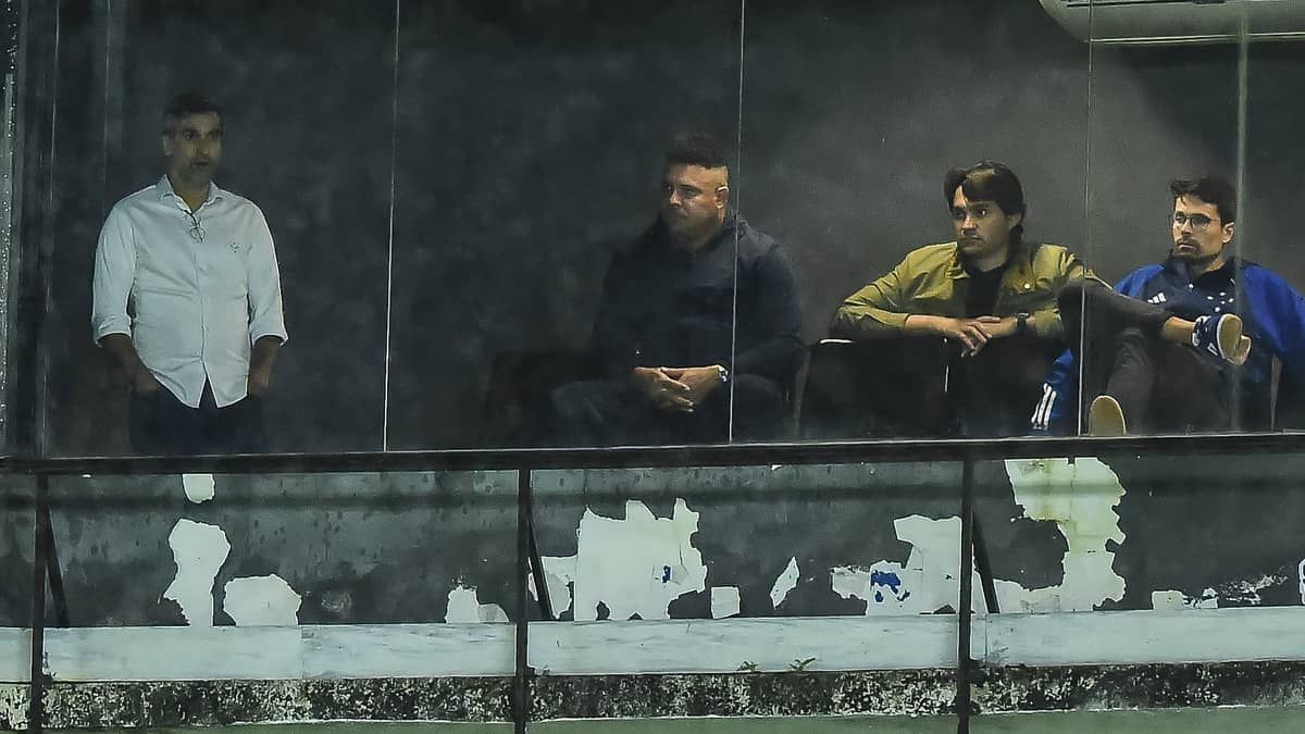 Ronaldo vai à Vila Belmiro para estreia de Zé Ricardo pelo Cruzeiro