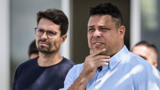 Ronaldo Fenômeno (dir), gestor do Cruzeiro