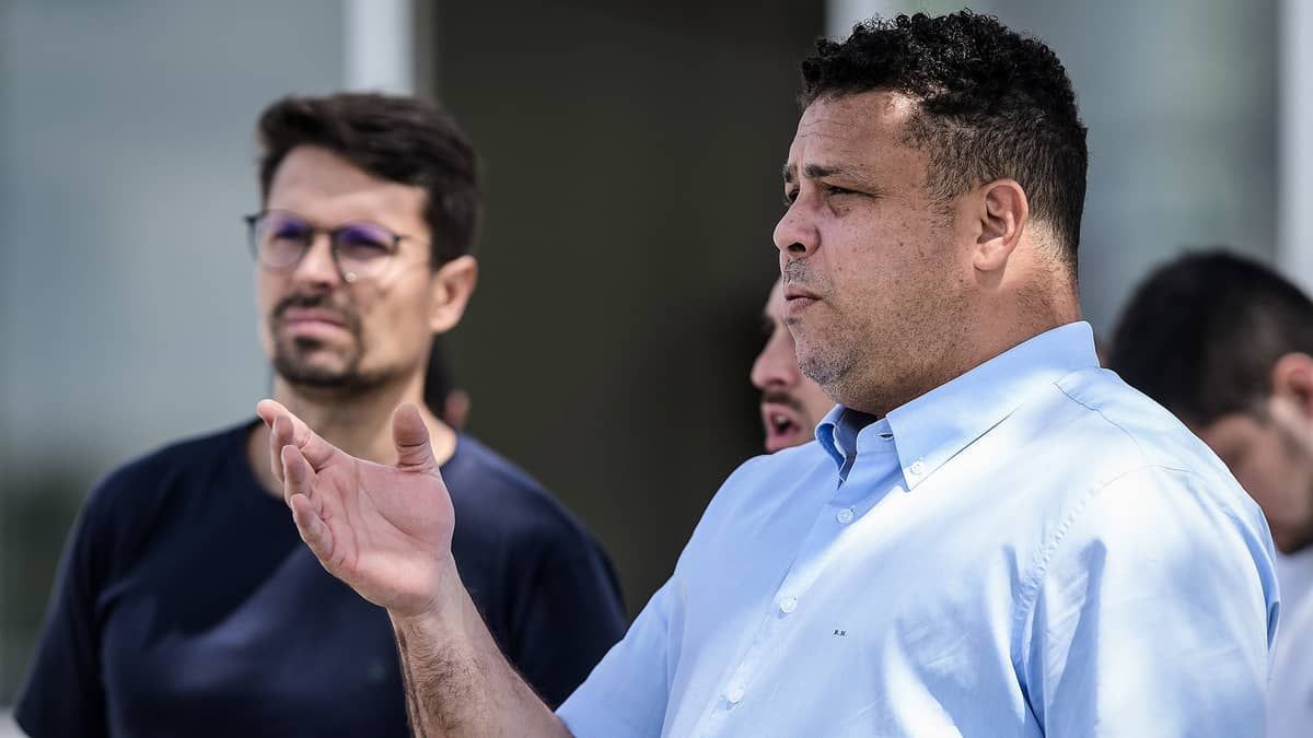 Repórter ex-Globo se impressiona com idolatria por Ronaldo: 'Parece Deus passando'