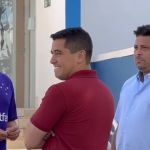 Ronaldo acompanha treino do Cruzeiro na Toca e deve ir ao jogo com o Santos