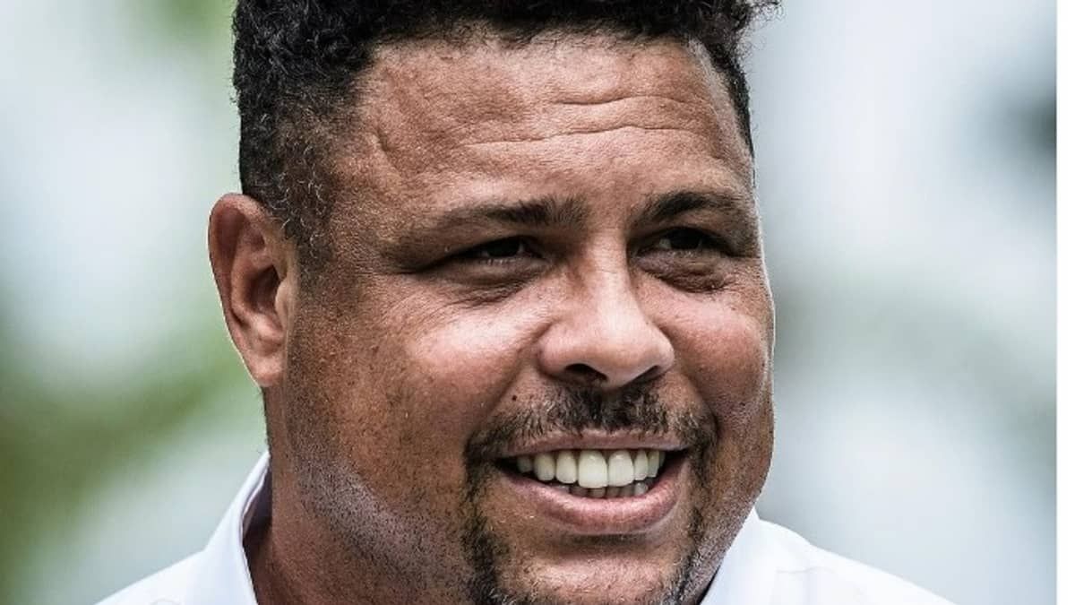 Ronaldo chega a Belo Horizonte e marca presença na Toca da Raposa