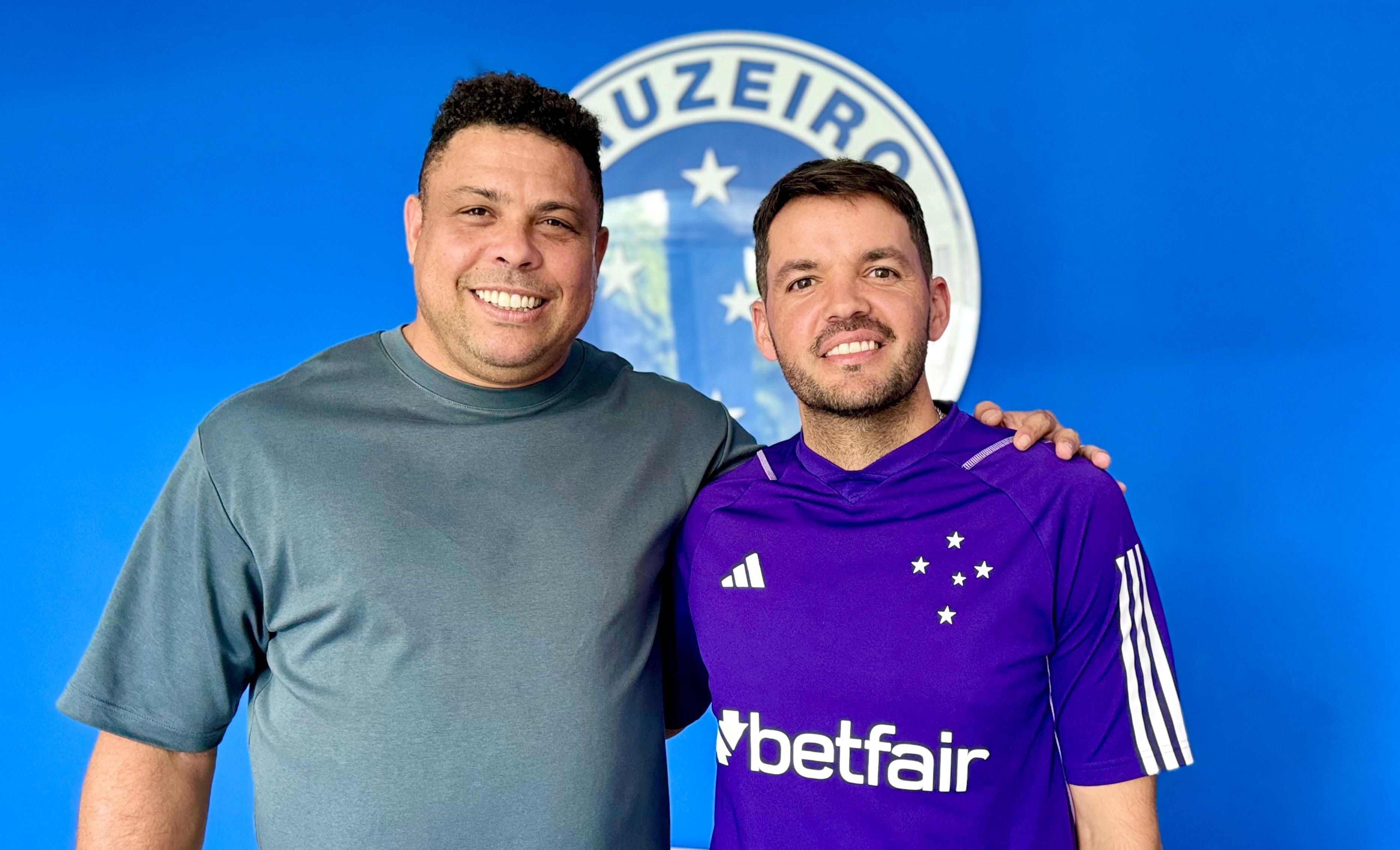 Cruzeiro registra primeiro encontro de Larcamón com Ronaldo, e torcida reage