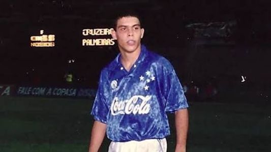 Ronaldo marcou 56 gols pelo Cruzeiro e deixou o clube para jogar no PSV-HOL