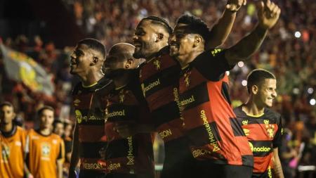 Ronaldo marcou o segundo gol do Sport, de pênalti