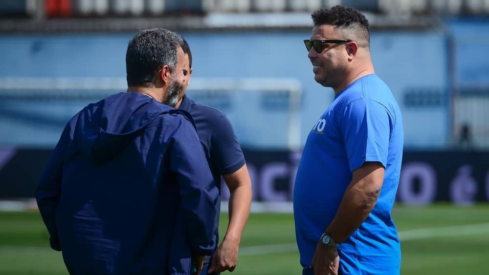 Ronaldo marca presença em jogo do Cruzeiro contra o Coritiba; veja fotos