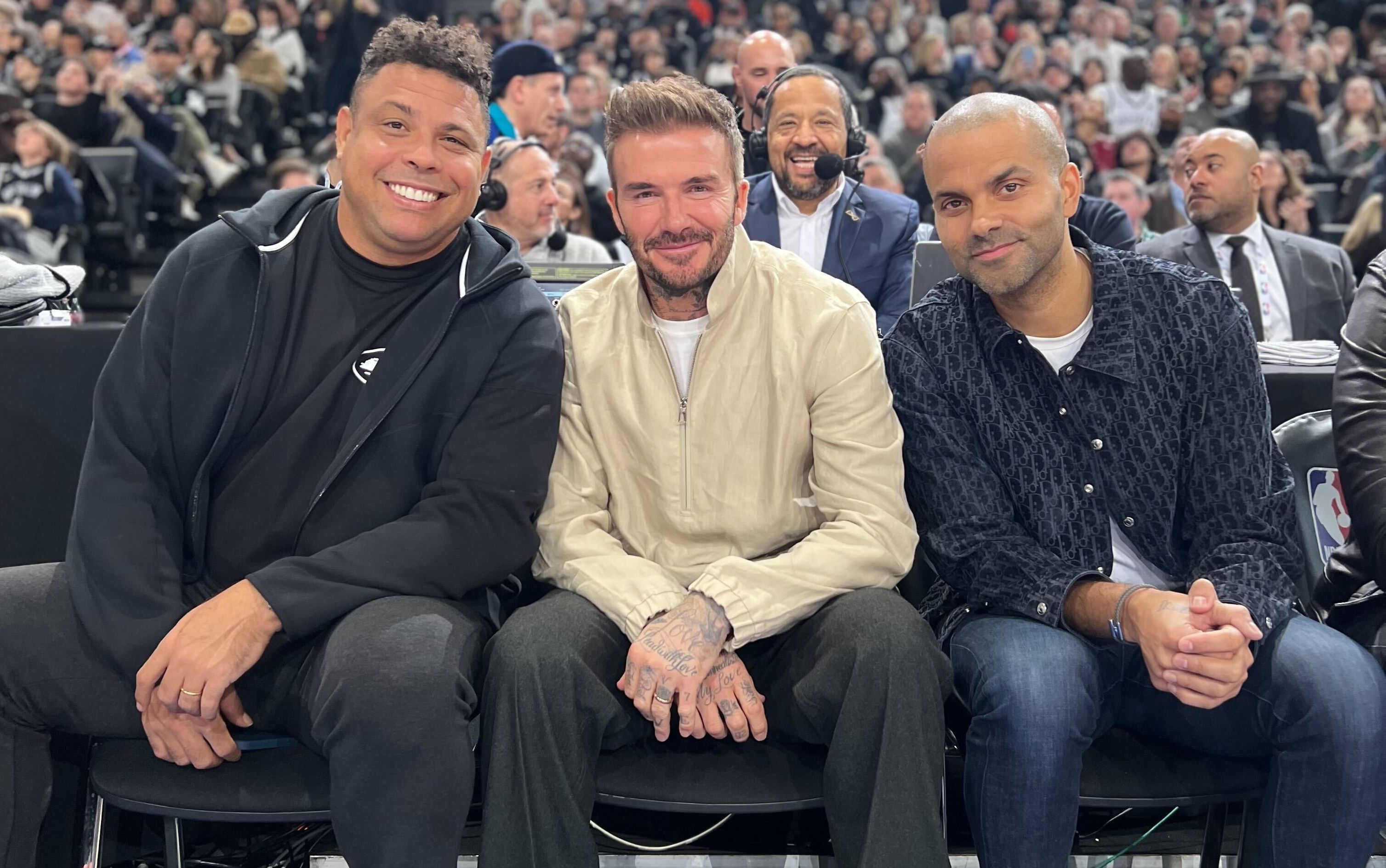 Gestor do Cruzeiro, Ronaldo assiste a jogo da NBA em Paris ao lado de astros