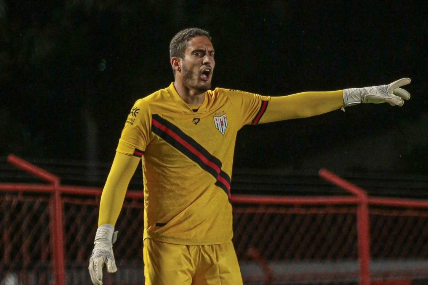 Bahia encaminha contratação de ex-goleiro do Vitória