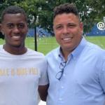 Ronaldo acompanha treino do Cruzeiro antes de homenagem e final