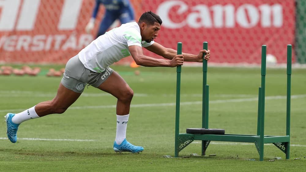 Rony comemora fim de jejum no Palmeiras e prevê 'quatro finais' no Brasileiro