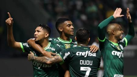 Rony marcou dois na vitória de 3 a 1 do Palmeiras contra o Coritiba