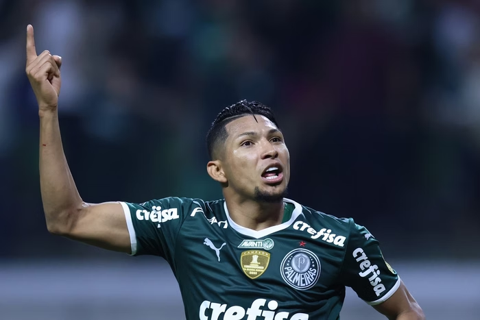 Vasco entra na disputa com Atlético e Fluminense por atacante do Palmeiras