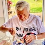 Roque, assistente de Silvio Santos, recebe alta médica