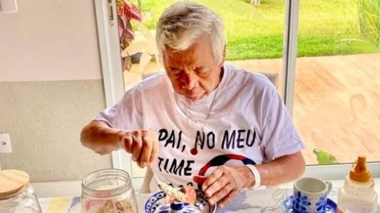 Roque, assistente de palco de Silvio Santos, recebeu alta médica