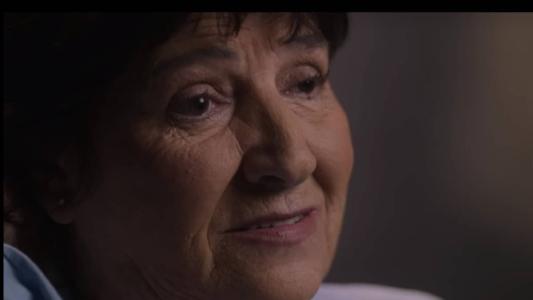 Rosa Maria durante relato sobre ameaça de morte para documentário da Netflix