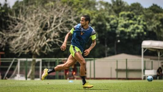 Rosales é um dos jogadores que podem surgir na equipe titular